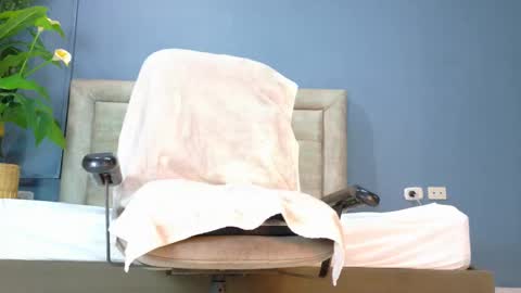 Hunter  online show from February 2026 07:08:02 PM