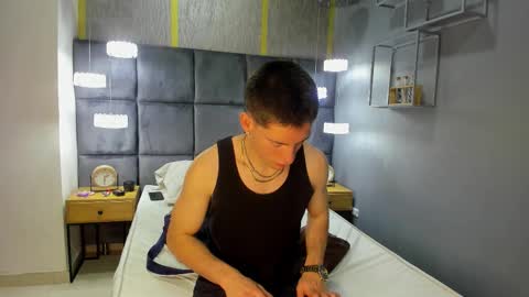 hunterheat_ online show from September 2025 12:40:01 PM