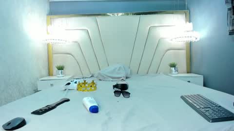 hunterheat_ online show from September 2025 12:07:01 PM