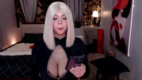 HELLO HANNAH IS BACK online show from January 2025 12:19:02 PM