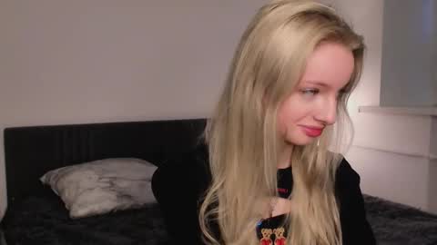 Snapshot of hypno_eyes_babe chatting on October 2025 02:13:01 PM Kate online show from October 2025 02:13:01 PM