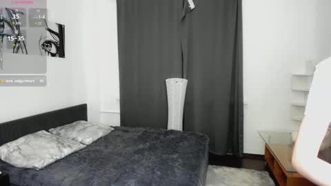 Snapshot of hypno_eyes_babe chatting on October 2025 01:51:02 PM Kate online show from October 2025 01:51:02 PM