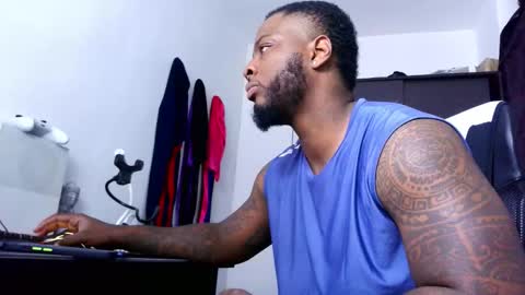 Mr H Independent model online show from November 2025 03:39:02 AM