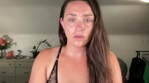 Snapshot of iamcrystalann chatting on June 2026 05:12:01 AM Crystal online show from June 2026 05:12:01 AM
