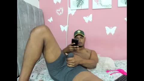iamjes_1 online show from December 2025 03:15:02 AM