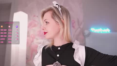 Nina  online show from October 2025 05:25:01 PM