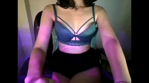 hainnahh online show from November 2025 06:08:02 PM