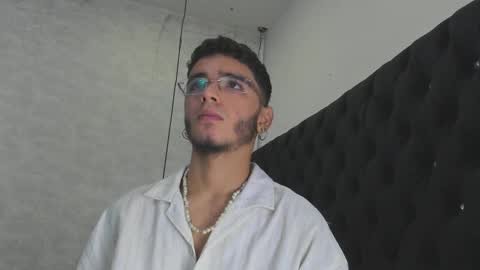 IAN CASTILLO online show from February 2025 11:06:02 AM