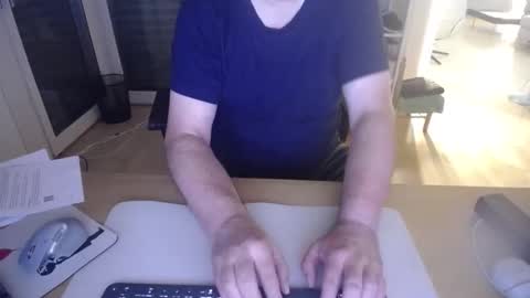 iandy12 online show from September 2025 09:27:02 PM