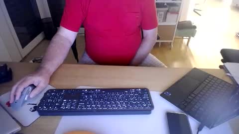 iandy12 online show from October 2025 10:21:02 PM