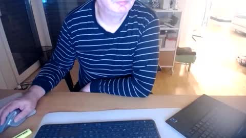 iandy12 online show from November 2025 10:42:02 PM