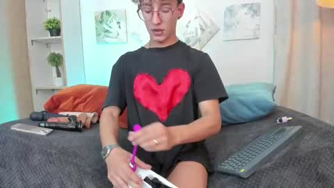 ian  online show from November 2025 02:47:01 AM