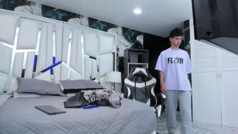 ibratxandy online show from April 2026 12:03:02 AM