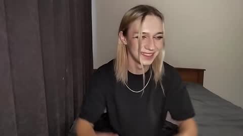 Jade online show from November 2025 12:49:01 PM