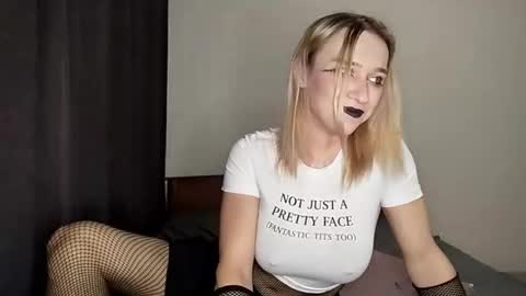 Jade online show from December 2025 02:43:02 PM