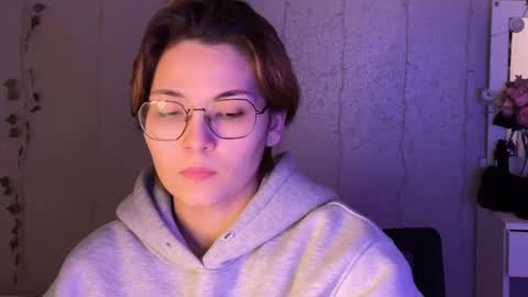 Ksenia online show from December 2025 06:34:01 PM