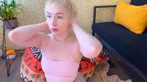 Emmy  help me reach 100 thumbs up online show from March 2025 09:45:02 AM