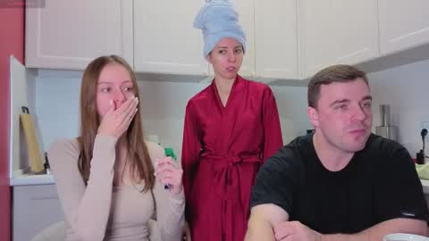 Julia and Mira online show from October 2025 09:19:01 AM