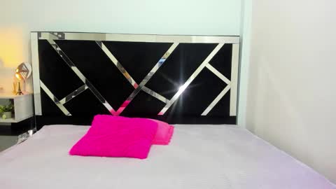 Isabella online show from September 2025 12:39:02 PM