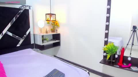 Isabella online show from October 2025 02:13:02 PM