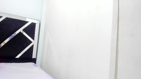 Isabella online show from November 2025 01:23:02 PM