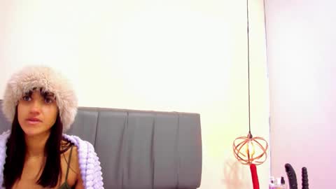 Isabella online show from March 2026 11:04:02 AM