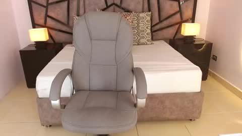 ilitzy cardona online show from November 2025 04:25:02 AM