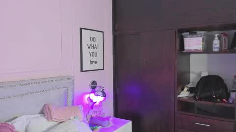 ILY   online show from February 2025 11:53:01 AM