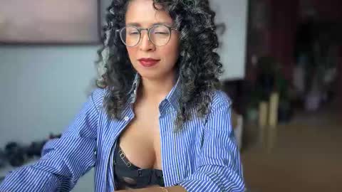 Kloe online show from October 2025 08:40:02 PM