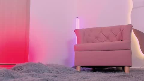 Mia online show from October 2025 12:47:02 PM