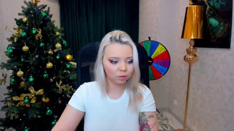 Roxy online show from December 2024 07:49:02 PM