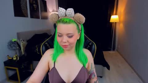 Roxy online show from September 2025 07:58:01 PM