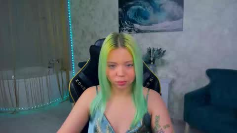 Roxy online show from October 2025 07:23:02 PM