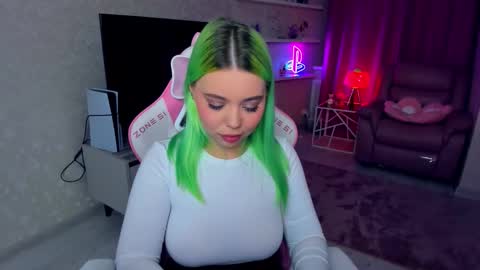 Roxy online show from October 2025 05:34:02 PM