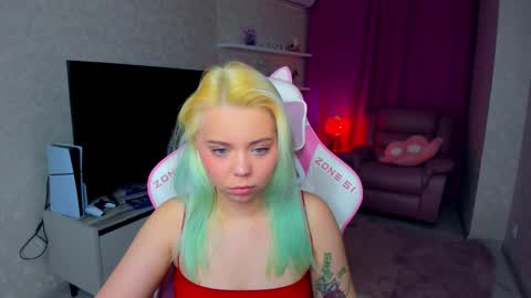 Roxy online show from November 2025 07:24:02 PM