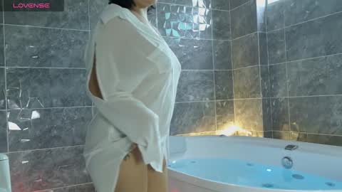 aurora online show from December 2025 09:08:01 PM