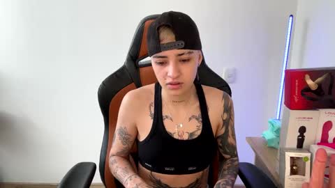 Laia online show from February 2025 08:33:01 PM