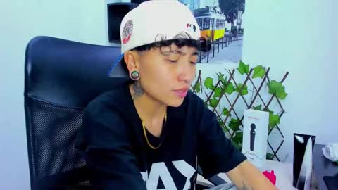 Snapshot of im_mathias chatting on November 2025 04:05:01 PM mathias online show from November 2025 04:05:01 PM