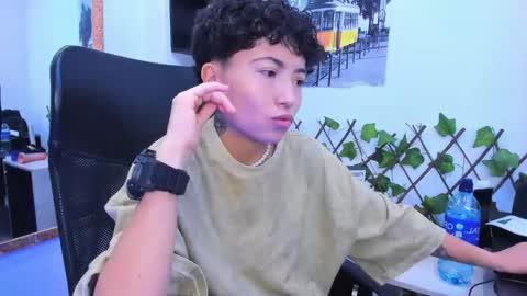 Snapshot of im_mathias chatting on November 2025 04:01:01 AM mathias online show from November 2025 04:01:01 AM