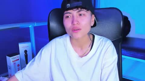 Snapshot of im_mathias chatting on December 2025 04:40:01 AM mathias online show from December 2025 04:40:01 AM