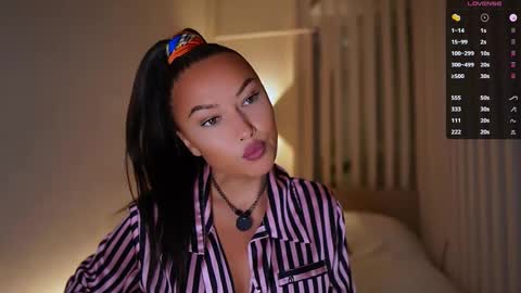 Snapshot of im_milla chatting on November 2025 04:06:01 PM Milla online show from November 2025 04:06:01 PM