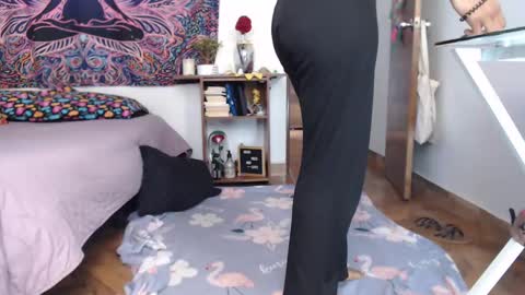 Cutie pie online show from October 2025 02:51:02 PM