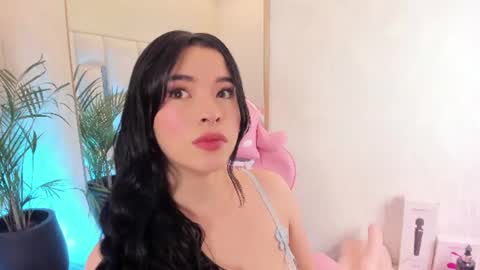 Snapshot of im_nika_ chatting on June 2026 12:35:01 PM Nika online show from June 2026 12:35:01 PM