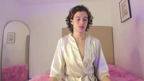 Perseo - Help me with 50 thumbs up online show from February 2026 09:57:02 PM