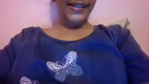 Snapshot of imlovelyrose chatting on December 2024 05:37:01 PM ROSE online show from December 2024 05:37:01 PM