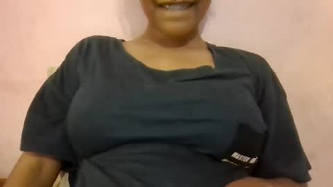 Snapshot of imlovelyrose chatting on December 2024 02:06:02 AM ROSE online show from December 2024 02:06:02 AM