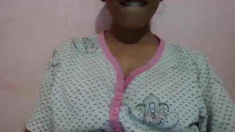 Snapshot of imlovelyrose chatting on December 2024 05:13:01 PM ROSE online show from December 2024 05:13:01 PM