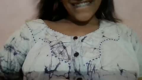 Snapshot of imlovelyrose chatting on January 2025 05:55:01 PM ROSE online show from January 2025 05:55:01 PM