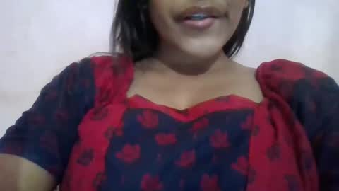 Snapshot of imlovelyrose chatting on January 2025 01:28:01 PM ROSE online show from January 2025 01:28:01 PM