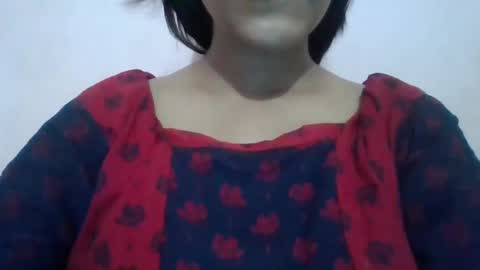 Snapshot of imlovelyrose chatting on January 2025 03:33:01 PM ROSE online show from January 2025 03:33:01 PM